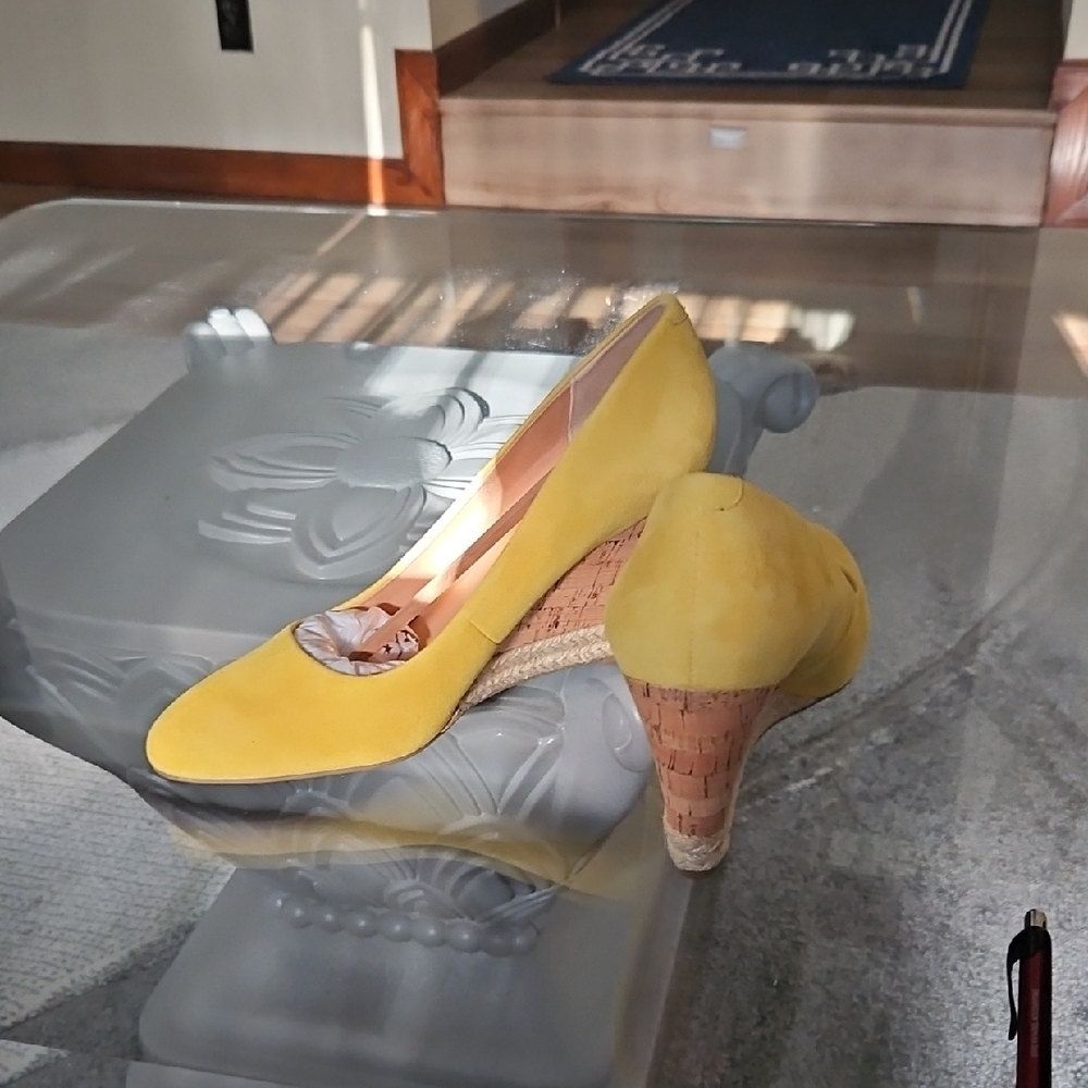 Elegant Yellow Heels with Textured Medium Heel